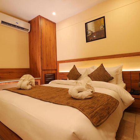 Hotel Kavery Rajkot Exterior foto