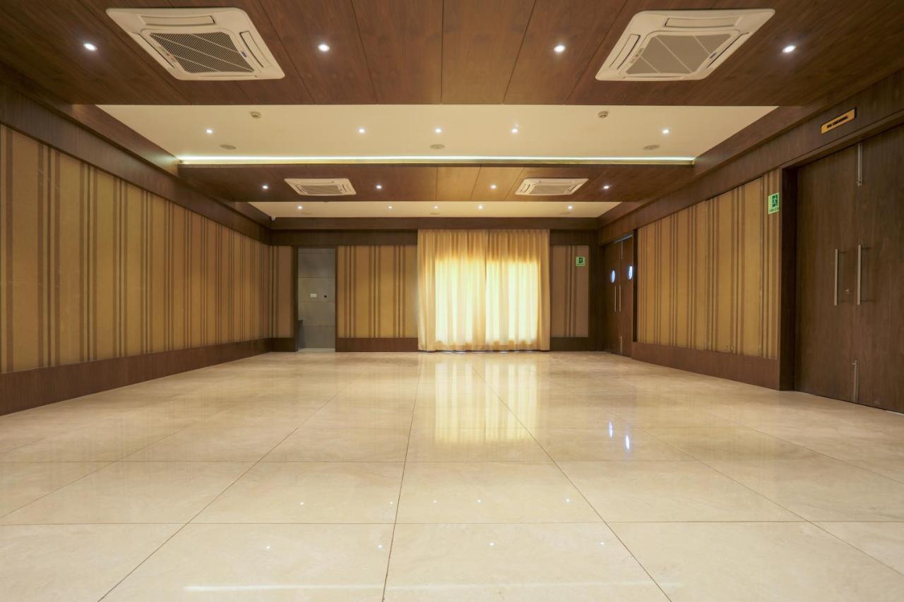 Hotel Kavery Rajkot Exterior foto