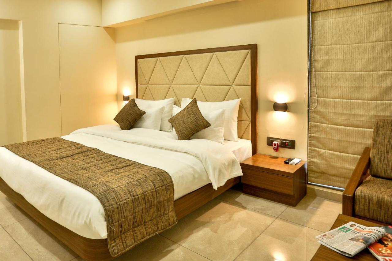 Hotel Kavery Rajkot Exterior foto