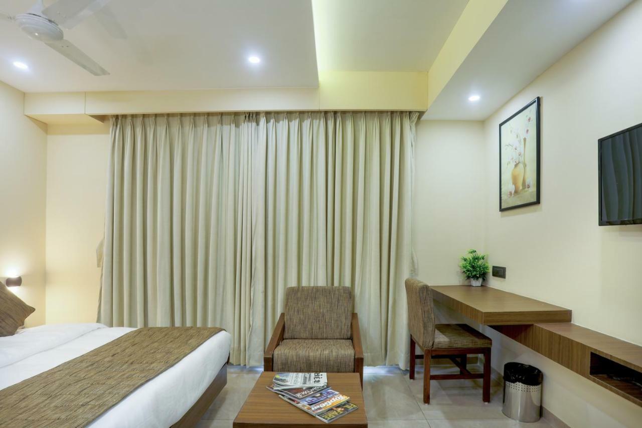 Hotel Kavery Rajkot Exterior foto