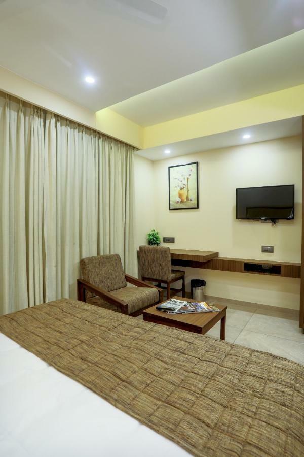 Hotel Kavery Rajkot Exterior foto